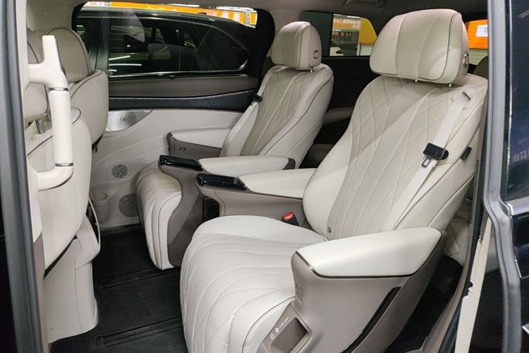 Used Denza D9 2022 DM-i 1040 Prestige Model Left Rear Seat