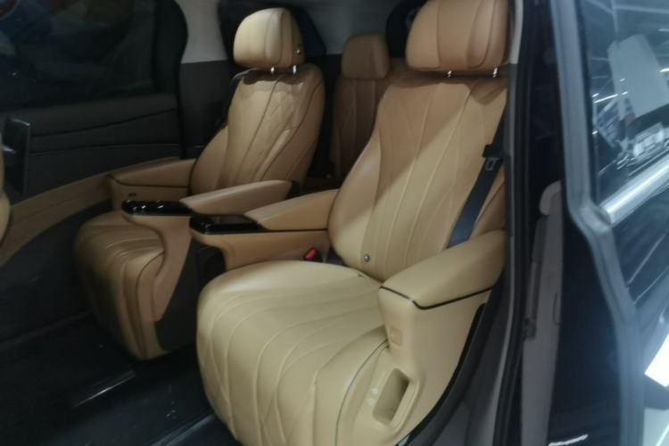 Used Denza D9 2022 DM-i 970 Four-Wheel Drive Prestige Model Left Rear Seat