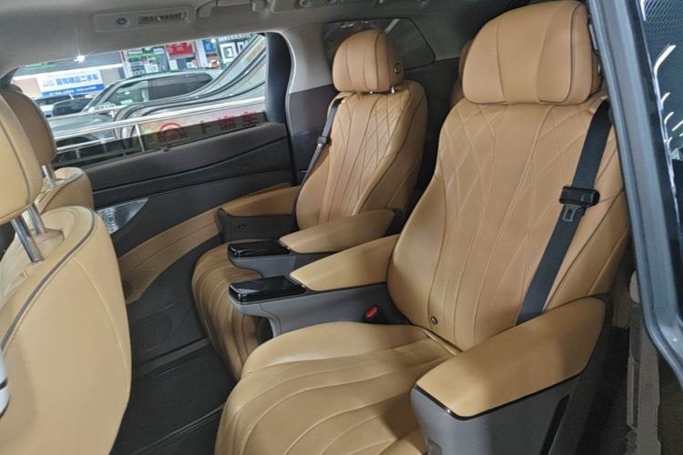 Used Denza D9 2022 EV 620 Prestige Model Left Rear Seat
