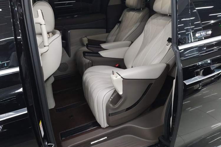 Used Denza D9 2022 DM-i 970 Four-Wheel Drive Prestige Model Left Rear Seat