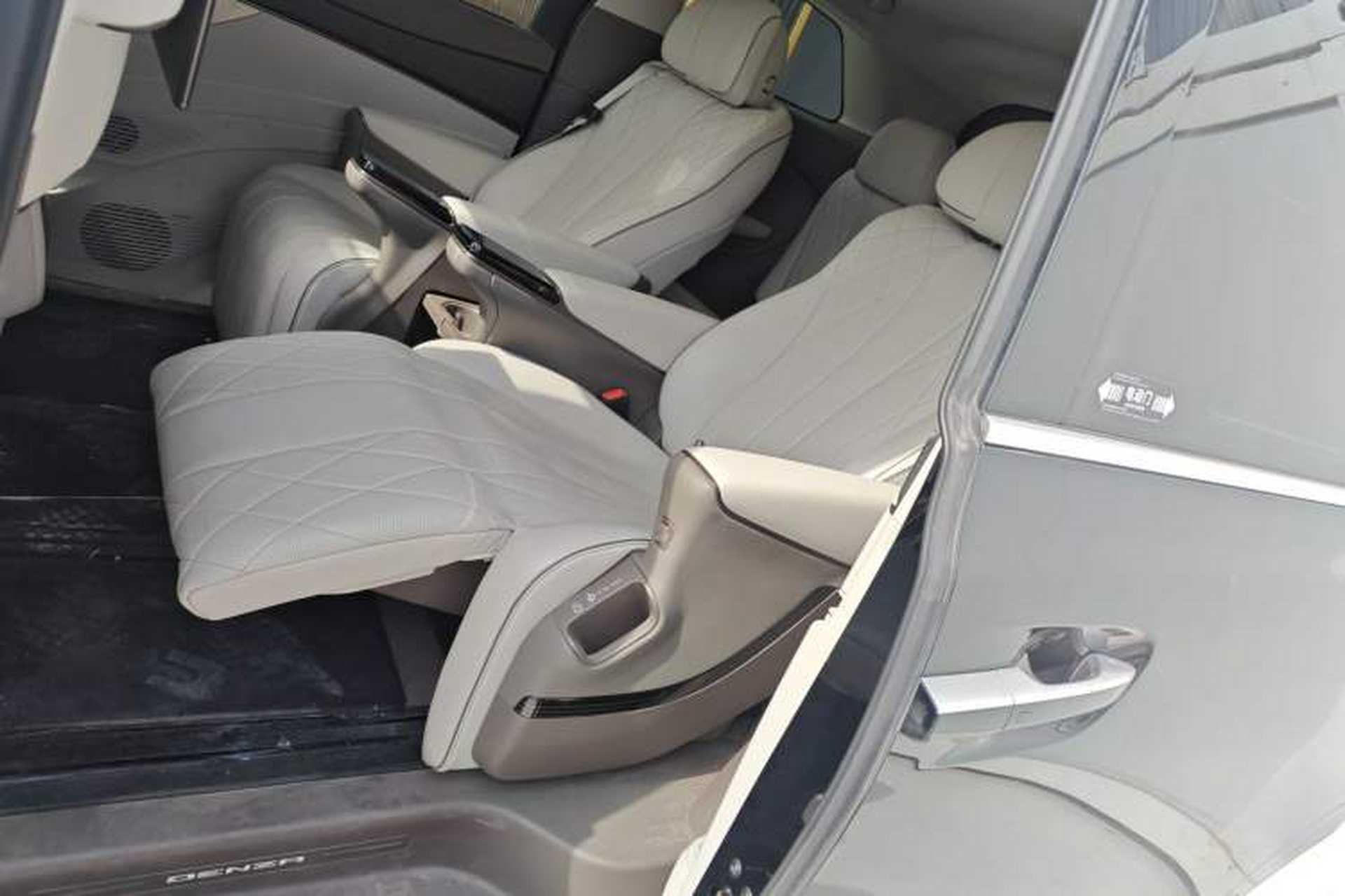Used Denza D9 2022 DM-i 970 Four-Wheel Drive Flagship Model Left Rear Seat