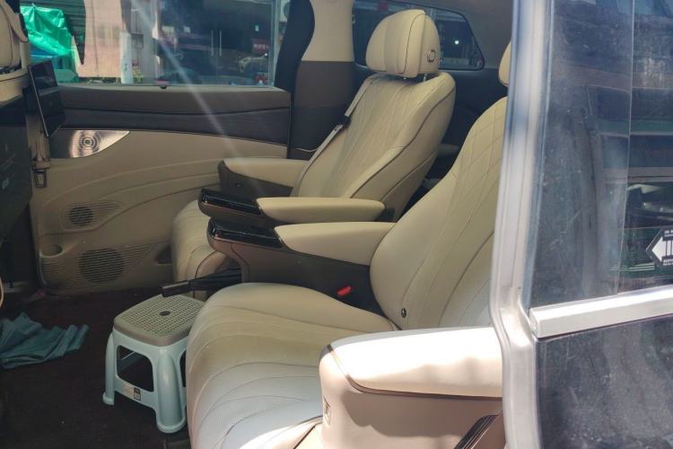 Used Denza D9 2022 DM-i 970 Four-Wheel Drive Flagship Model Left Rear Seat
