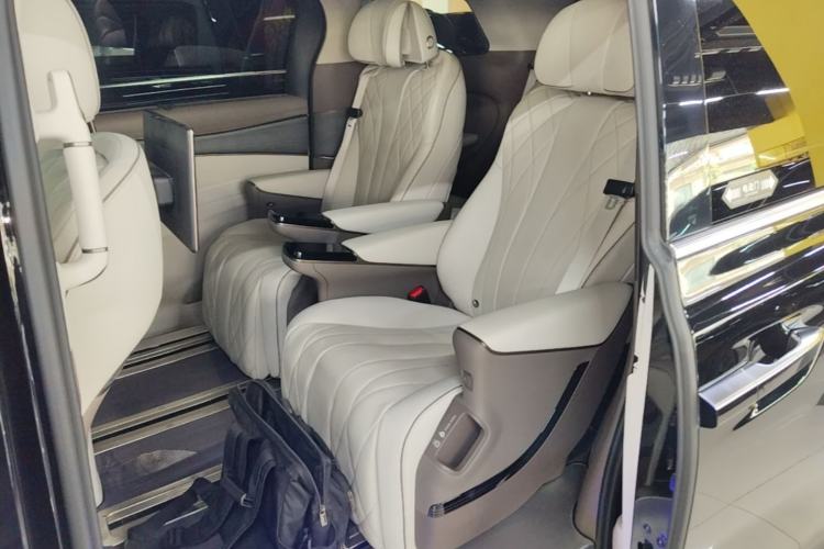Used Denza D9 2022 DM-i 970 Four-Wheel Drive Prestige Model Left Rear Seat