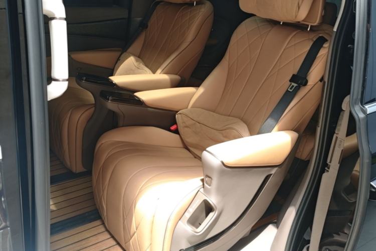 Used Denza D9 2022 DM-i 1040 Prestige Model Left Rear Seat