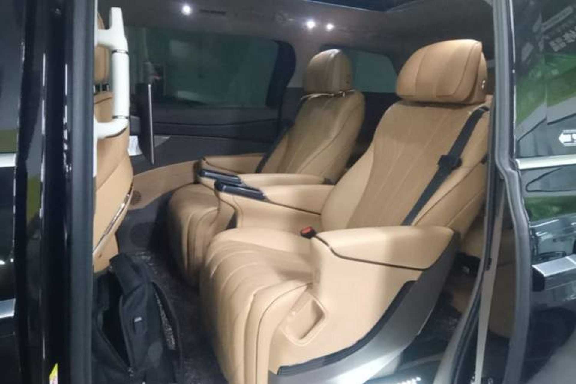 Used Denza D9 2022 DM-i 970 Four-Wheel Drive Prestige Model Left Rear Seat