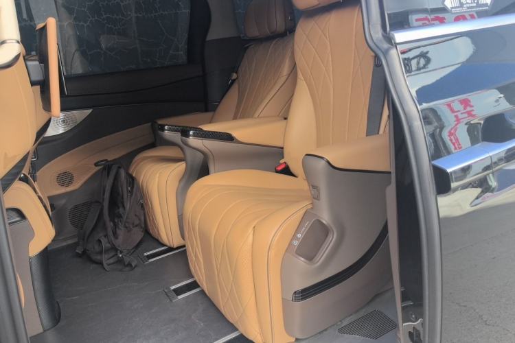 Used Denza D9 2022 DM-i 970 Four-Wheel Drive Prestige Model Left Rear Seat