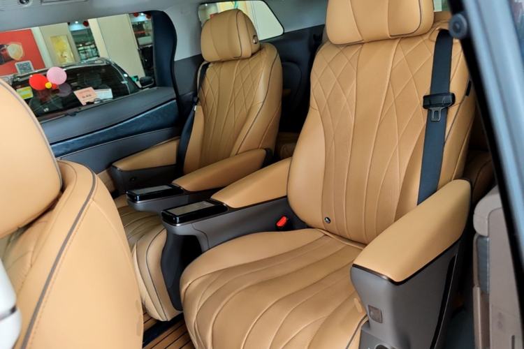Used Denza D9 2022 DM-i 1040 Prestige Model Left Rear Seat