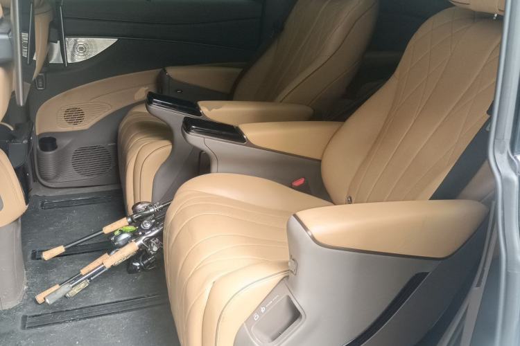 Used Denza D9 2022 DM-i 970 Four-Wheel Drive Flagship Model Left Rear Seat