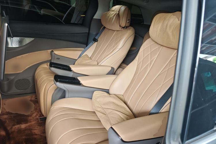 Used Denza D9 2022 DM-i 970 Four-Wheel Drive Flagship Model Left Rear Seat