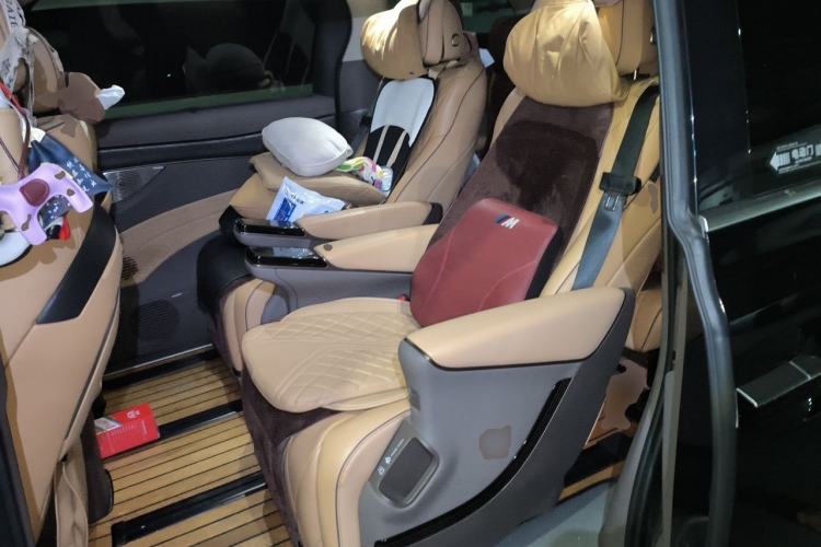 Used Denza D9 2022 DM-i 1040 Prestige Model Left Rear Seat