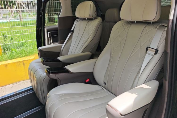 Used Denza D9 2022 DM-i 970 Four-Wheel Drive Flagship Model Left Rear Seat
