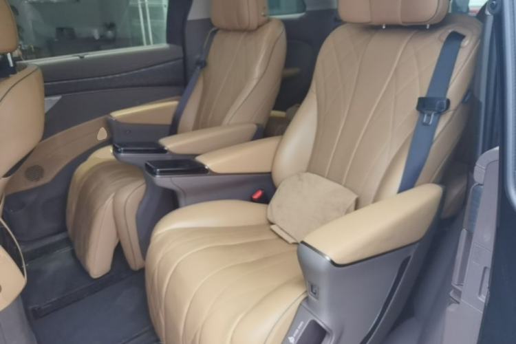 Used Denza D9 2022 DM-i 1040 Prestige Model Left Rear Seat