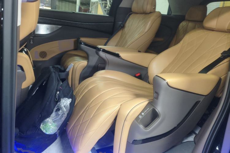 Used Denza D9 2022 DM-i 1040 Prestige Model Left Rear Seat