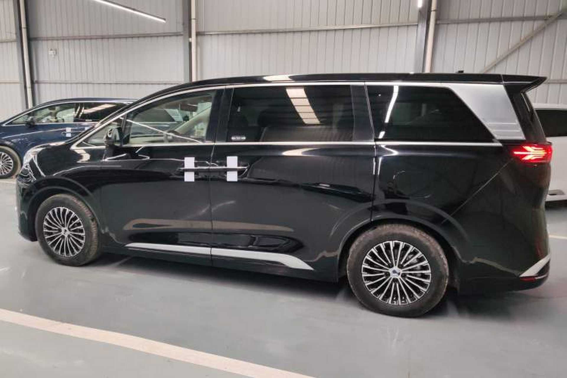 Used Denza D9 2022 EV 600 Four-Wheel Drive Flagship Model Left Side