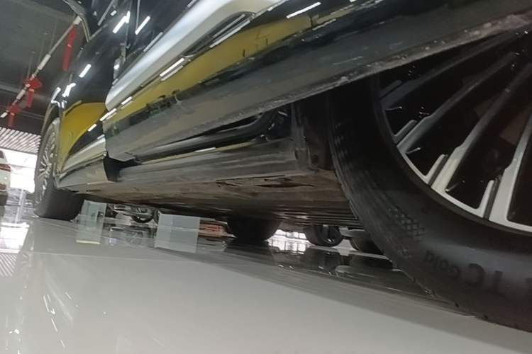Used Denza D9 2022 DM-i 970 Four-Wheel Drive Flagship Model Left Side Sill