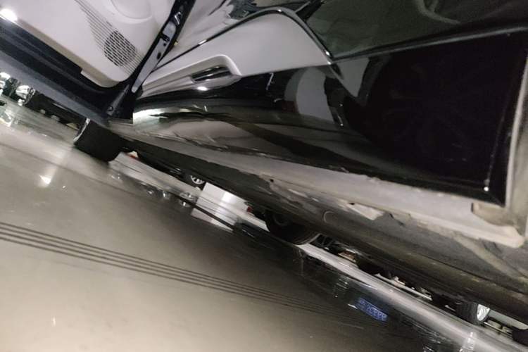 Used Denza D9 2022 DM-i 970 Four-Wheel Drive Flagship Model Left Side Sill