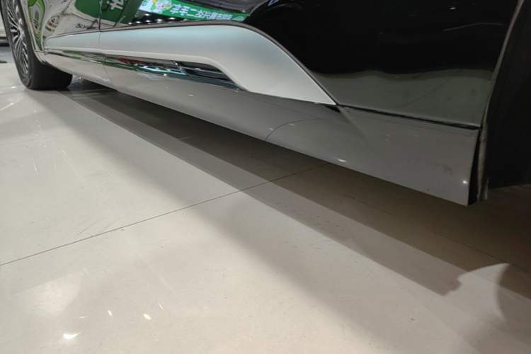 Used Denza D9 2022 DM-i 1040 Prestige Model Left Side Sill