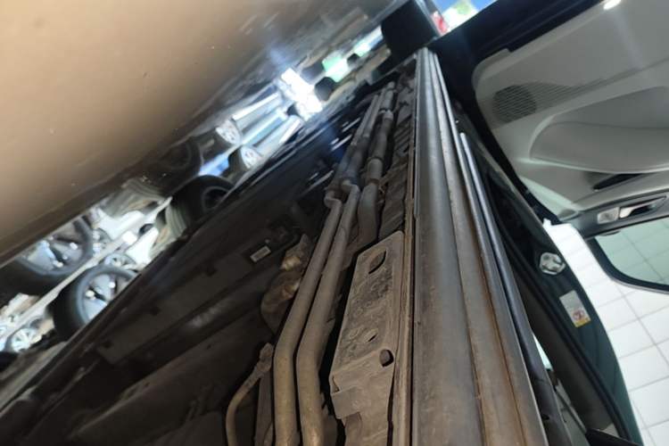 Used Denza D9 2022 DM-i 945 Luxury Model Left Side Sill