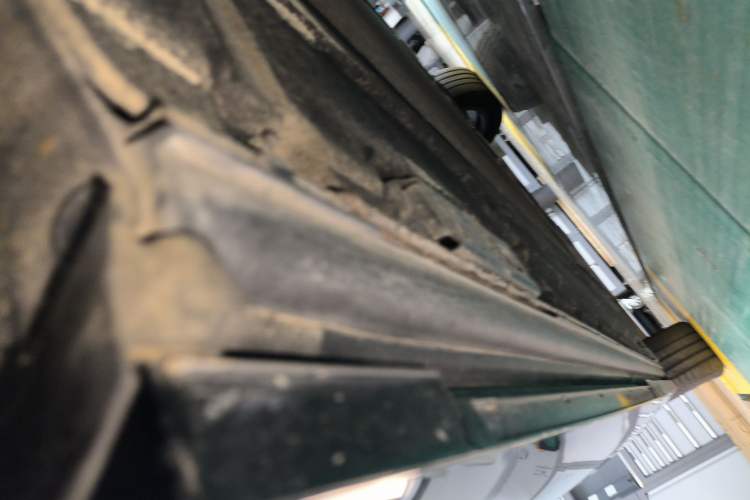 Used Denza D9 2022 DM-i 1040 Prestige Model Left Side Sill