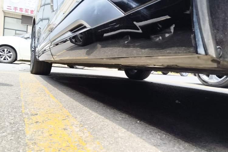Used Denza D9 2022 DM-i 970 Four-Wheel Drive Prestige Model Left Side Sill