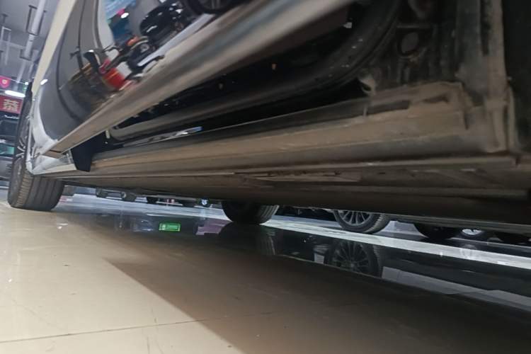 Used Denza D9 2022 DM-i 970 Four-Wheel Drive Prestige Model Left Side Sill