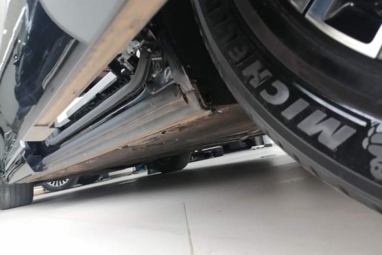 Used Denza D9 2022 DM-i 970 Four-Wheel Drive Prestige Model Left Side Sill