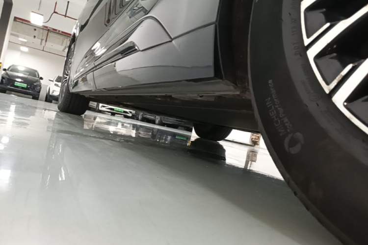 Used Denza D9 2022 EV 600 Four-Wheel Drive Prestige Model Left Side Sill