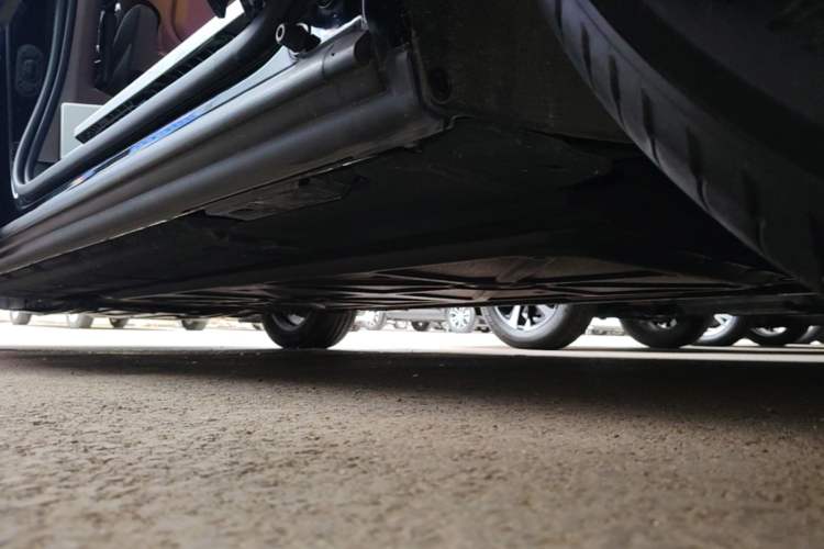 Used Denza D9 2022 DM-i 970 Four-Wheel Drive Prestige Model Left Side Sill