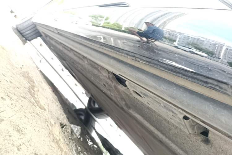 Used Denza D9 2022 DM-i 970 Four-Wheel Drive Prestige Model Left Side Sill