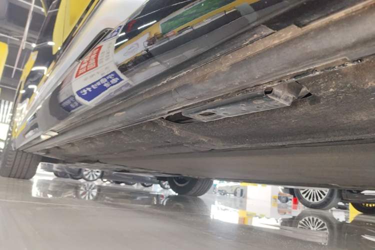 Used Denza D9 2022 DM-i 970 Four-Wheel Drive Flagship Model Left Side Sill