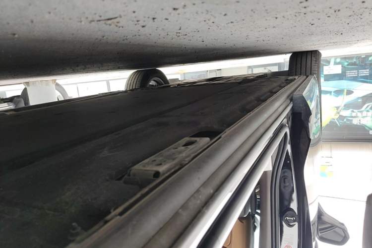 Used Denza D9 2022 DM-i 970 Four-Wheel Drive Flagship Model Left Side Sill