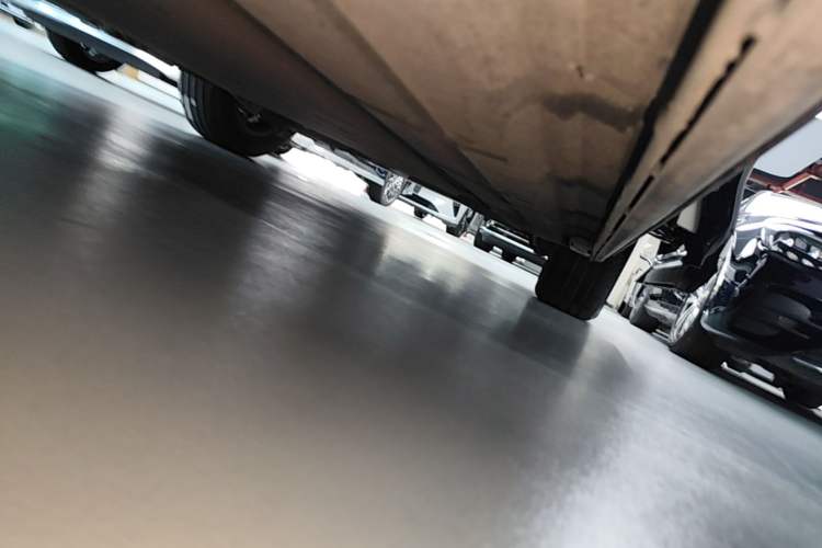 Used Denza D9 2022 DM-i 1040 Prestige Model Left Side Sill