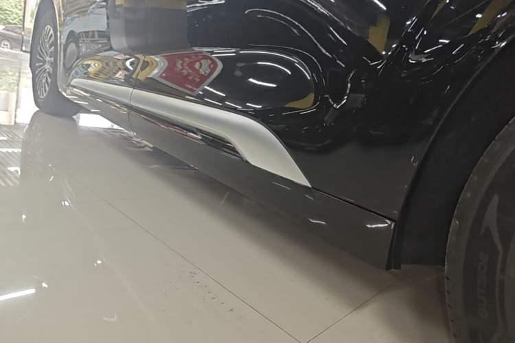 Used Denza D9 2022 DM-i 970 Four-Wheel Drive Flagship Model Left Side Sill