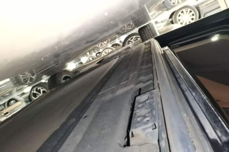 Used Denza D9 2022 DM-i 970 Four-Wheel Drive Prestige Model Left Side Sill