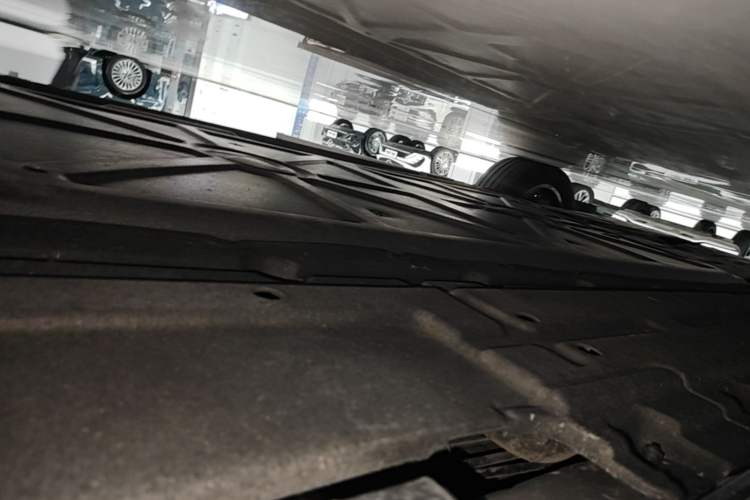 Used Denza D9 2022 DM-i 970 Four-Wheel Drive Prestige Model Left Side Sill