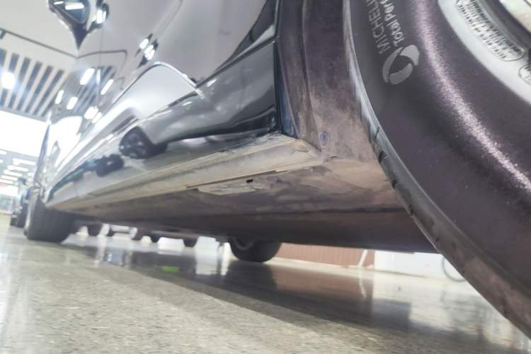 Used Denza D9 2022 DM-i 970 Four-Wheel Drive Prestige Model Left Side Sill