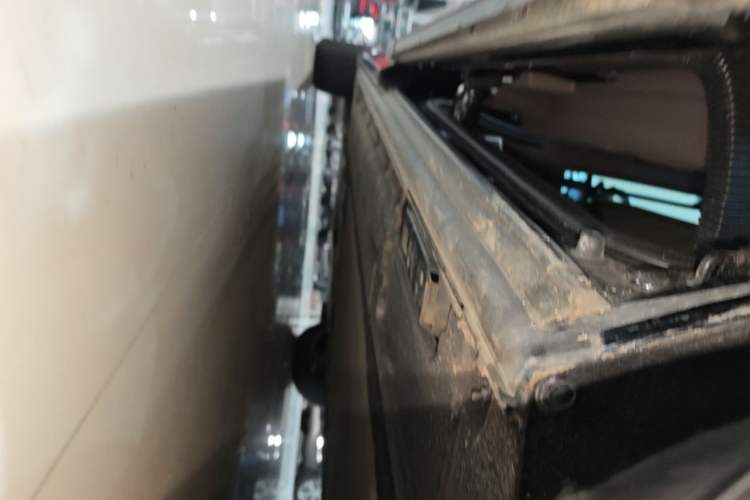 Used Denza D9 2022 DM-i 1040 Prestige Model Left Side Sill