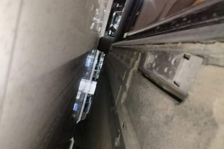 Used Denza D9 2022 DM-i 970 Four-Wheel Drive Flagship Model Left Side Sill