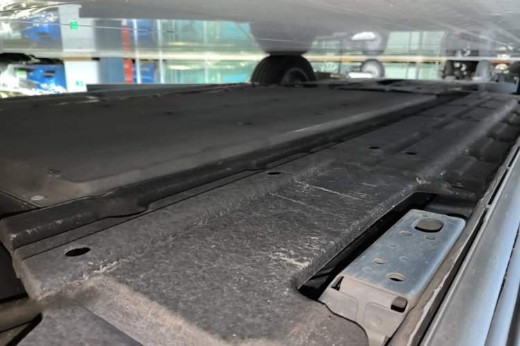 Used Denza D9 2022 DM-i 970 Four-Wheel Drive Prestige Model Left Side Sill
