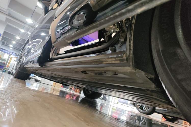 Used Denza D9 2022 DM-i 970 Four-Wheel Drive Flagship Model Left Side Sill