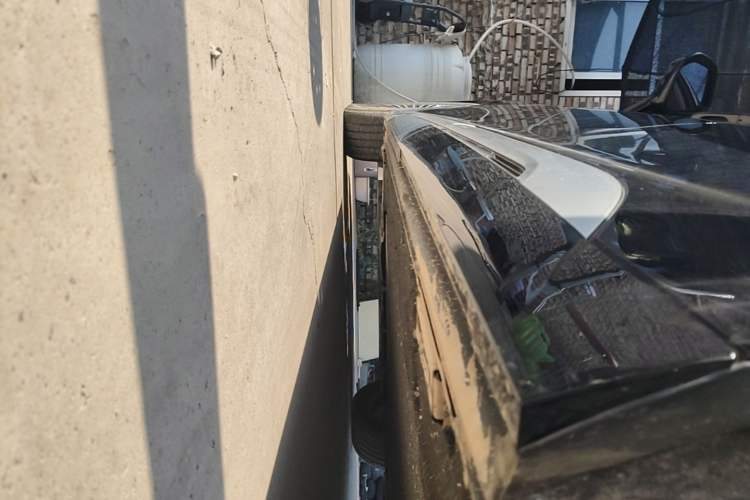 Used Denza D9 2022 EV 620 Prestige Model Left Side Sill