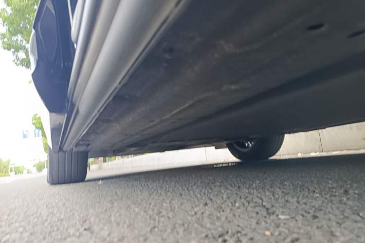 Used Denza D9 2022 DM-i 970 Four-Wheel Drive Prestige Model Left Side Sill