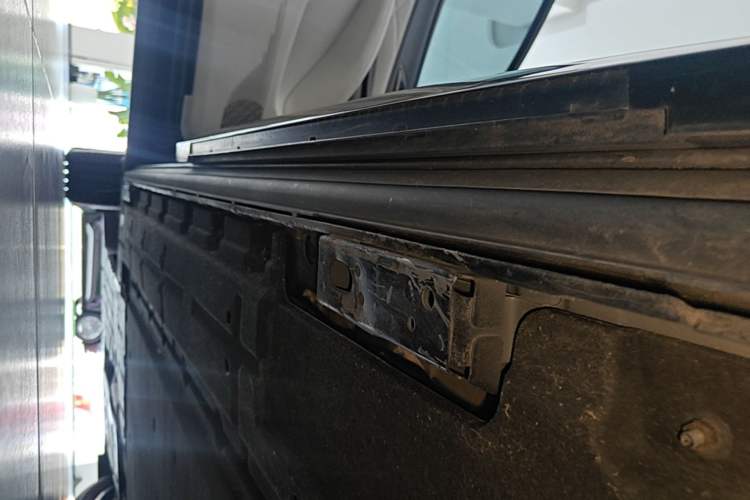 Used Denza D9 2022 DM-i 970 Four-Wheel Drive Flagship Model Left Side Sill