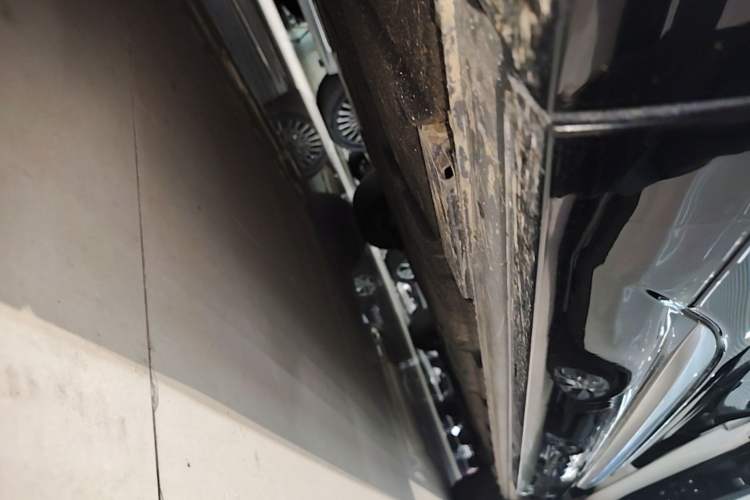 Used Denza D9 2022 DM-i 970 Four-Wheel Drive Prestige Model Left Side Sill