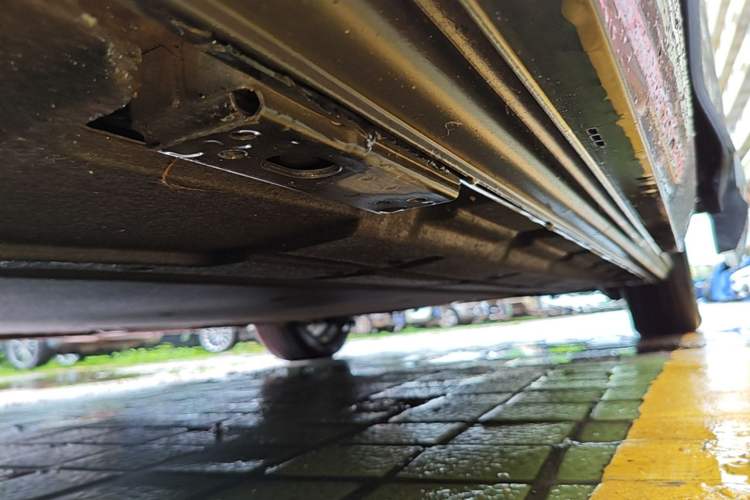 Used Denza D9 2022 DM-i 970 Four-Wheel Drive Flagship Model Left Side Sill