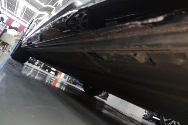 Used Denza D9 2022 DM-i 1040 Prestige Model Left Side Sill