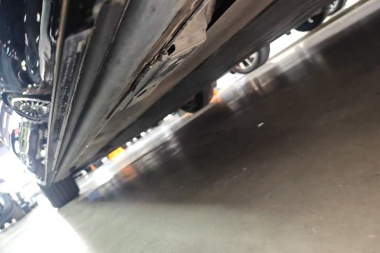 Used Denza D9 2022 DM-i 970 Four-Wheel Drive Flagship Model Left Side Sill