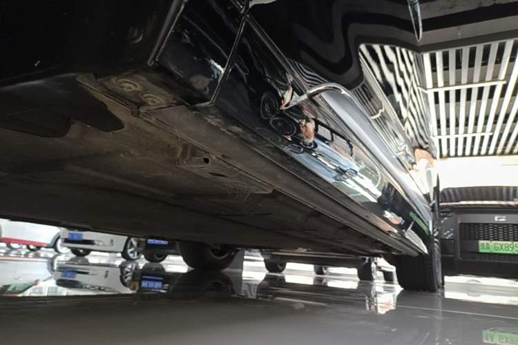 Used Denza D9 2022 DM-i 970 Four-Wheel Drive Flagship Model Left Side Sill