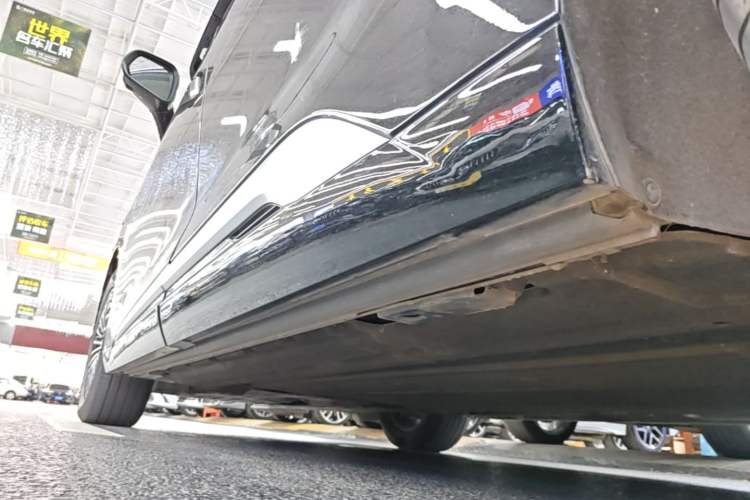 Used Denza D9 2022 DM-i 970 Four-Wheel Drive Flagship Model Left Side Sill