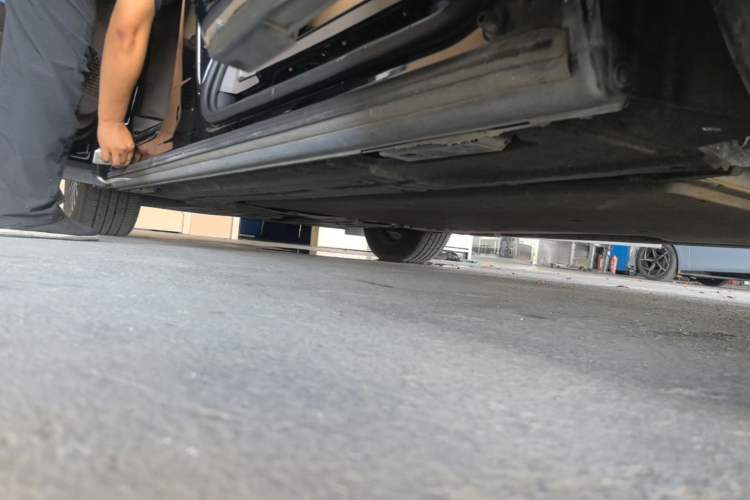 Used Denza D9 2022 DM-i 970 Four-Wheel Drive Flagship Model Left Side Sill
